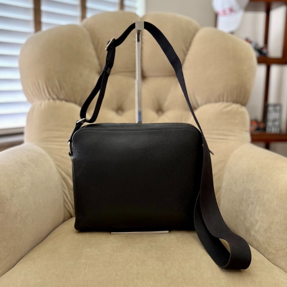 Auth. LOUIS VUITTON Taiga Leather ANTON PM CA2158 Messenger Bag...RETIRED - Picture 5 of 8